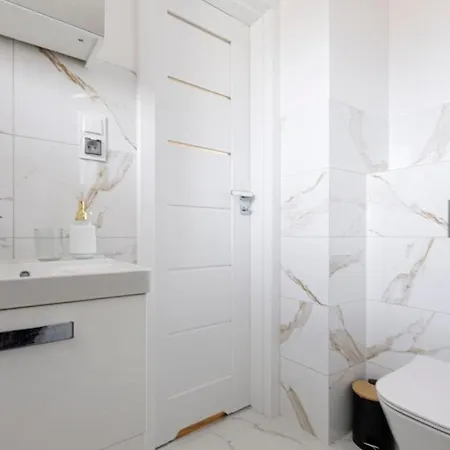 Golden - Rynek Square - Monopol *